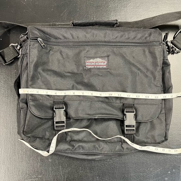 High Sierra Passport to Adventure laptop/messenger bag - Picture 4 of 10